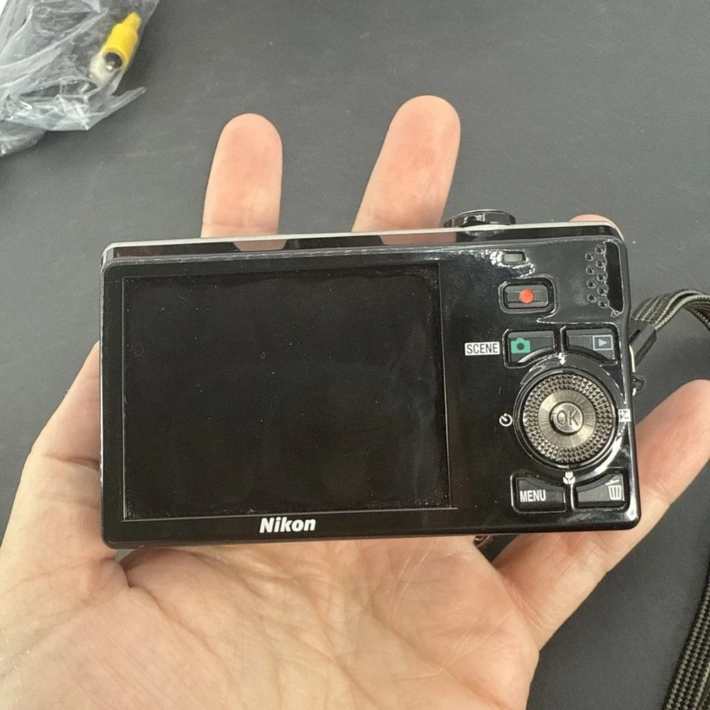 Nikon COOLPIX S6000 14.2MP Compact Camera READ For Parts / Fix